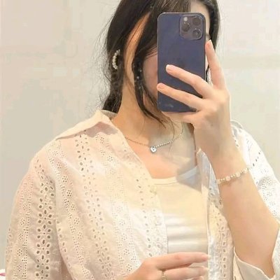 MeKhizraa's profile picture. A girl with some dreams. 
Alhamdullillah for Everything🇵🇰