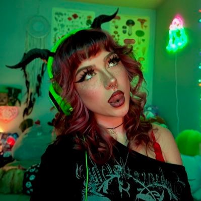 kbsteele's profile picture. Ur fav green eyed gal🌱 ♋️ cashapp: damndakk 🌱 I never shut up about my dog🐾 Frog lover🐸💚 Bulbasaurs #1 fan💚💙🌱🌱🌸  *this is my ONLY account!*