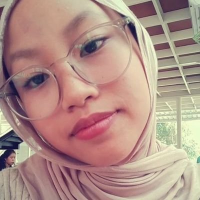 redvielov's profile picture. she/her | talk bout life, #collegetwt  and random things