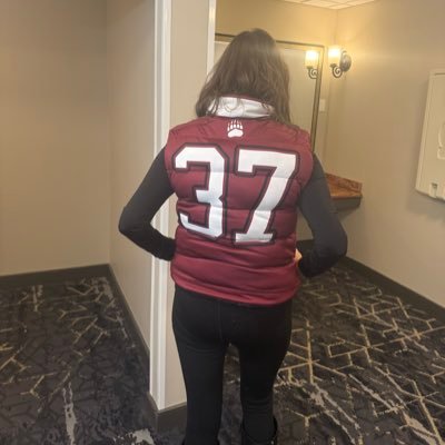 momac_'s profile picture. Lawyer, I stand up for me, I stand up for others, Love home for the outdoors but hate it for the politics, Tweets are my own, she/her