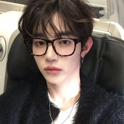 hrtaerae's profile picture. synth pop straight from the simulation