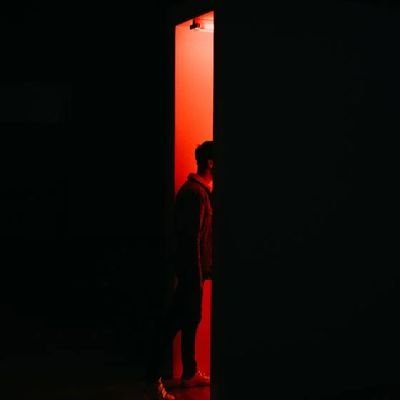 ehsandalvandw's profile picture. معمار سایه ها / نویسنده واقعی در ذهنش می‌ نویسد و با قلمش می‌ اندیشد

🎭 Scenariste