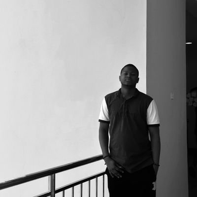 EfeOmueti3's profile picture. 𝐆𝐨𝐝 𝐥𝐢𝐯𝐞𝐬..😄😄