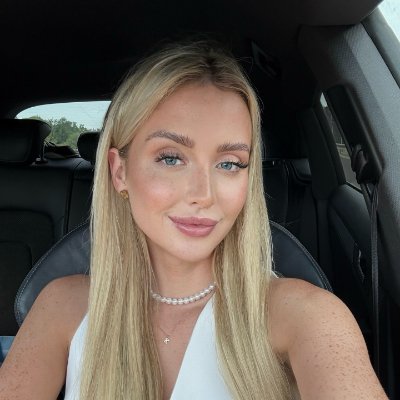 yelena_tomorrow's profile picture. Entrepreneur, painter, traveler, sports enthusiast.  animal rights supporter, AI enthusiast🥎⛳🏃‍♀️🏂🏊‍♀️🧘‍♀️🐶