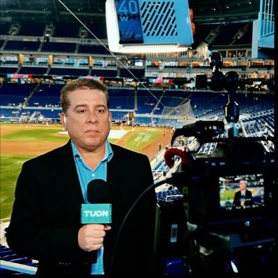 ELBETOFERREIRO's profile picture. Narrador y comentarista de béisbol de #MLB en Univision ( @tudnradio ) ⚾️ Comentarista de boxeo 🥊Amante de todos los deportes ¡Be happy! 😃