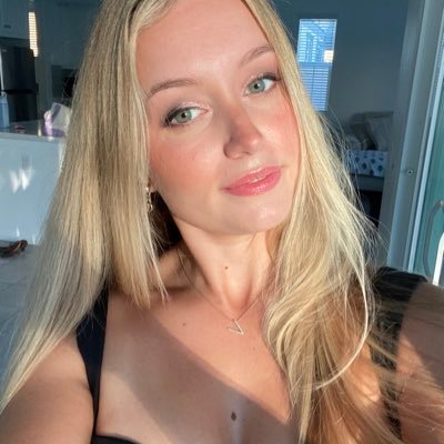 veronicamary11's profile picture. 🏒🌷🦀👩🏼‍🔬 #GKG