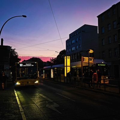 BerlinsVerkehr's profile picture. Nahverkehrsmeldungen für Berlin.
Mo–Fr in der HVZ Früh, ab der HVZ Spät bis zum Abend | Wochenende ganztags.
Eigenmeldungen gerne per PN. 🚨