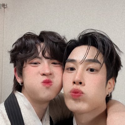 twinniwt_'s profile picture. 