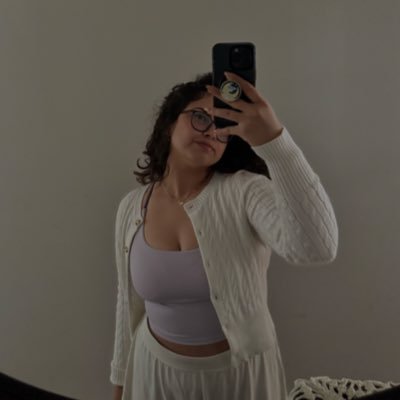 VivianRoxana7's profile picture. nc | all ends are beginnings | bsky: https://t.co/ETeQlr5JaP