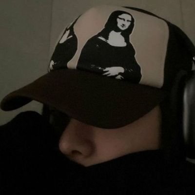 Theciswirioo0_'s profile picture. cigarettes, coffe and books. — yapping 24/7