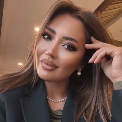 aysydmrr's profile picture. Sonsuz gökyüzü altında, Vefayı kuşlar alıp gitmiş..