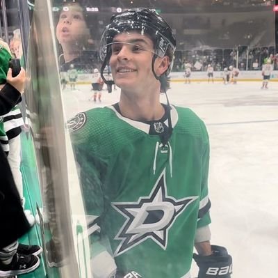 kisseshollanov's profile picture. ★ #1 iIya rozanov understander.  🇵🇸 ask permission before speaking on neil josten or andrew minyard.