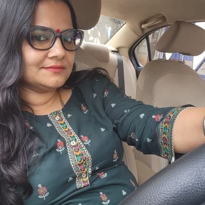 EkThiSarabi's profile picture. I teach life skills and help others untangle their feelings — while my kids’ hair remains forever tangled