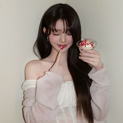 lxvrie's profile picture. ⓘ this user is yjwn's gf 🥢🍱
https://t.co/Byu61G54Ug