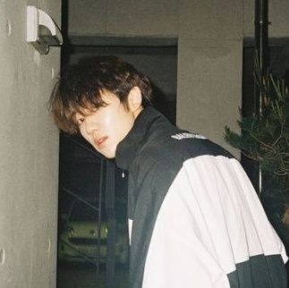 junkcade's profile picture. shotgun kiss addict.