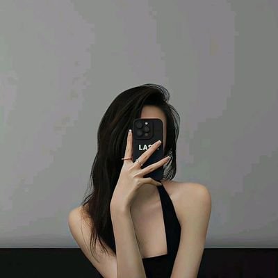 emilyindubaai's profile picture. In the hush of peace, kindness speaks.