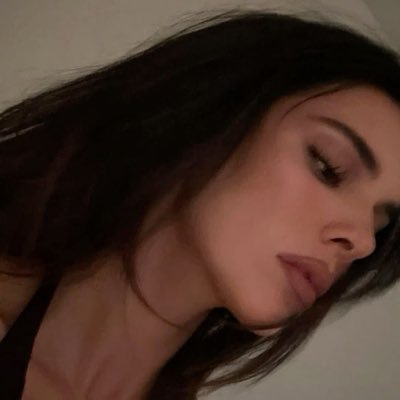 itspoesie's profile picture. 222 ♰