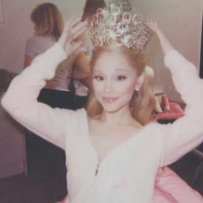 popgirliesinfo's profile picture. get in the bubble bitches! 🫧🪄we’re going wicked for good! (NOT IMPERSONATING)