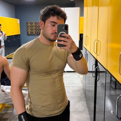 berat_derin's profile picture. forza besiktas