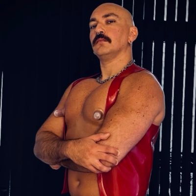 UKPigPenPig's profile picture. Locked, collared and owned 🐷 by @ukpigpensir | SLRN: 388-4486-504 | watch as he transforms it into his image