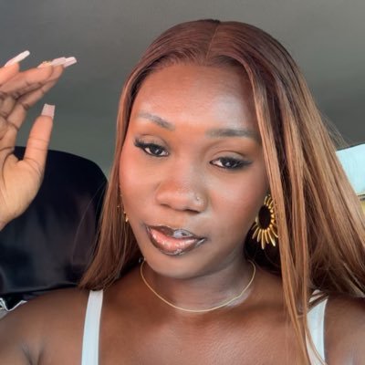 _Nhyira_'s profile picture. caelophile || robotic lover girl