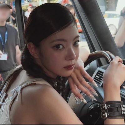 itsryurun's profile picture. Tangled in love stuck by #ITZYPINK #YUNJIN #TAYLOR
