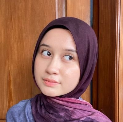 thiszahra's profile picture. 