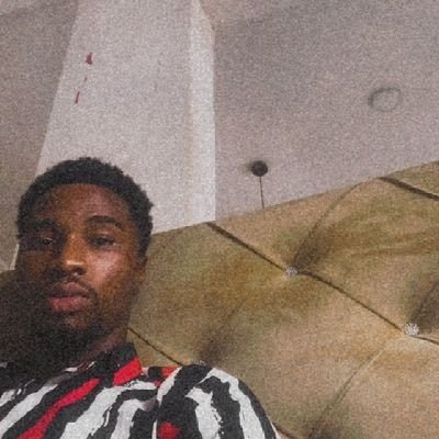 Ehis_himself's profile picture. just spontaneous scenes 👑