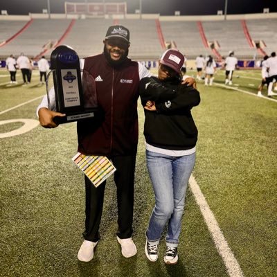 IamCoachWash's profile picture. Believer | Husband | C/0 2023 DCTF 40 Under 40 | Defensive Coordinator & LBs at McMurry University | @McMURRYFOOTBALL #WarHawksFAW #GOOD #EAT