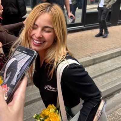 ourfieldreams's profile picture. lost in a film scene