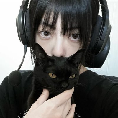 xiniiux's profile picture. 