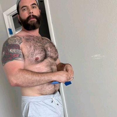 leonor22000's profile picture. the intention is nothing but greatness 🏳️‍🌈