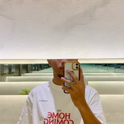 sparklouder's profile picture. shaken not stirred