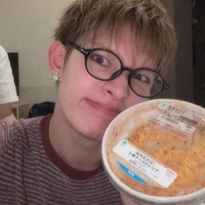 toastpoem's profile picture. #1 winter candy apple fan