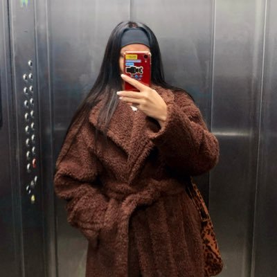 lslamovanna's profile picture. black sarcasm