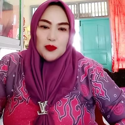 astuti_fuj31969's profile picture. 