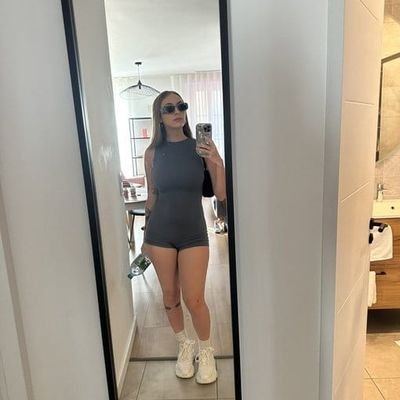 LouiseM81742's profile picture. 