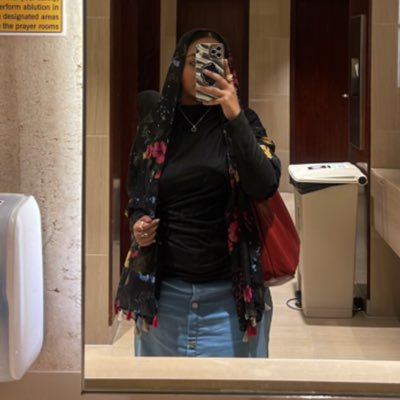 amonat_4's profile picture. Life is happening now.