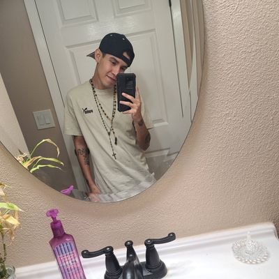 RArguijo54703's profile picture. 1hayes2/Feather