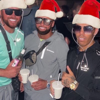 PotnoodIefringe's profile picture. Professional Hater | Life Coach | Cold Water Dipper | Sea Moss Chonger | Shaman | Reiki Healer | Van Life | Empty Head 🍄 #SlotOut