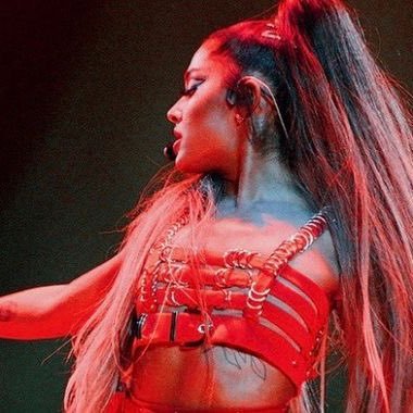 dandelionsari's profile picture. ☀️ ♡ “why oh why does god keep bringing me back to you?” ㅤꨄ︎🫧