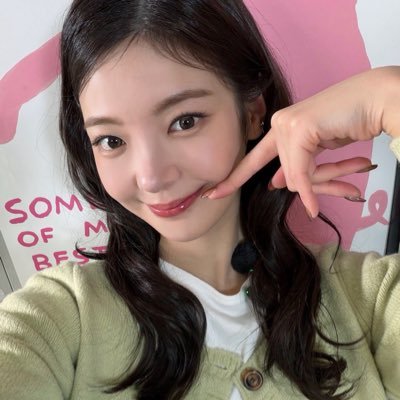 meowluvmom's profile picture. 