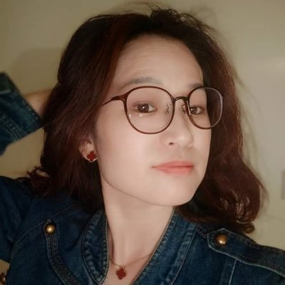 MaggieJ9082's profile picture. 