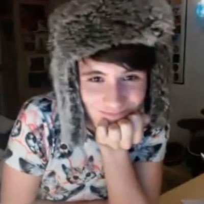 spiderhanjisng's profile picture. uh oh, intertwined :)