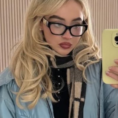 TinixDimples's profile picture. smelling like vanilla 🎀🐾🤍music industry mind