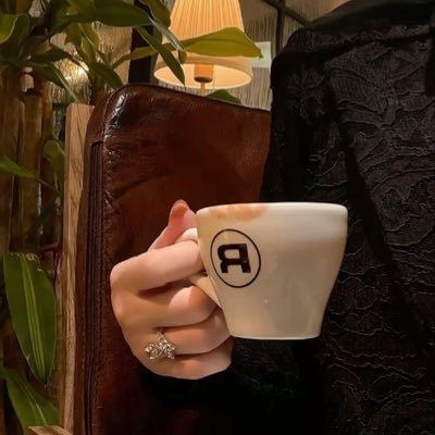 xxzs4_'s profile picture. سياسه لااكثر ✍🏼