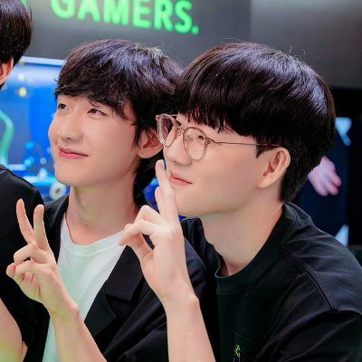 woojeeks's profile picture. peanut gbgn ;;

#hlewin 🧡 kc 💙 viper akgae 🩵 ;;

rpf writer ;; vipernut mostly ;;  so fucking gay bro ;; 26