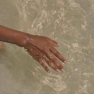 LA1rqr's profile picture. هنا أدوّن خطواتي في مساحتي