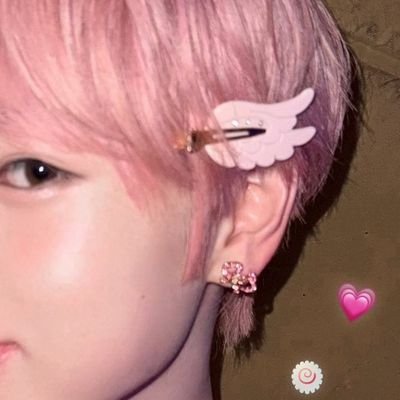 strawbealls's profile picture. 🥢. ⊹ ˚ infp : virgo┆🧁﹒ᯓ★﹐#nct ૮ all unit ა #treasure #riize #ald1 #idid #cortis #SMTR25 ♡ . ıllı fangirl acc // matcha lovers🍵⭐