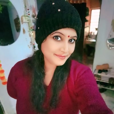Shrutithakur_IN's profile picture. आसान नहीं है किरदार, स्त्री का निभा पाना ..........
एक सफेद चादर है नारी, दाग पानी से भी लग जाता है ❤️❤️